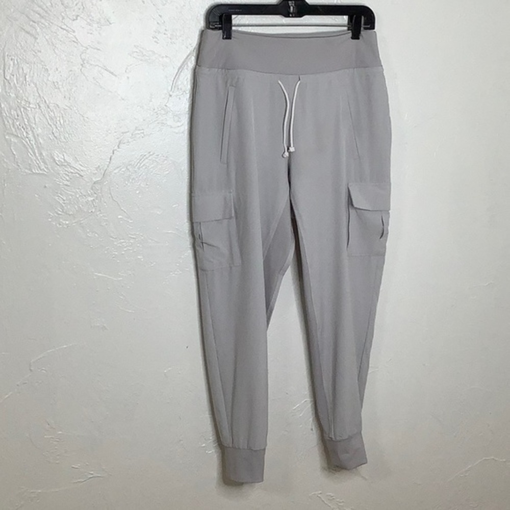 Athleta platinum lightweight cargo pockets track pants jogger pants size 6 EUC